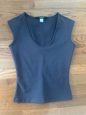 Tank Air New Oval Tee in Mangosteen (plum color) Size Small